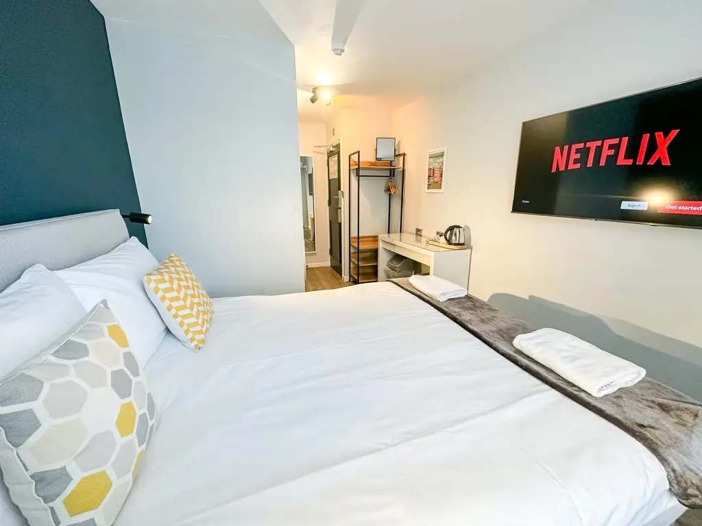Private room with double bed and TV