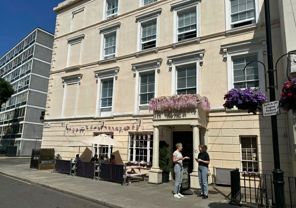 Smart Hyde Park View hostel façade on Leinster Terrace