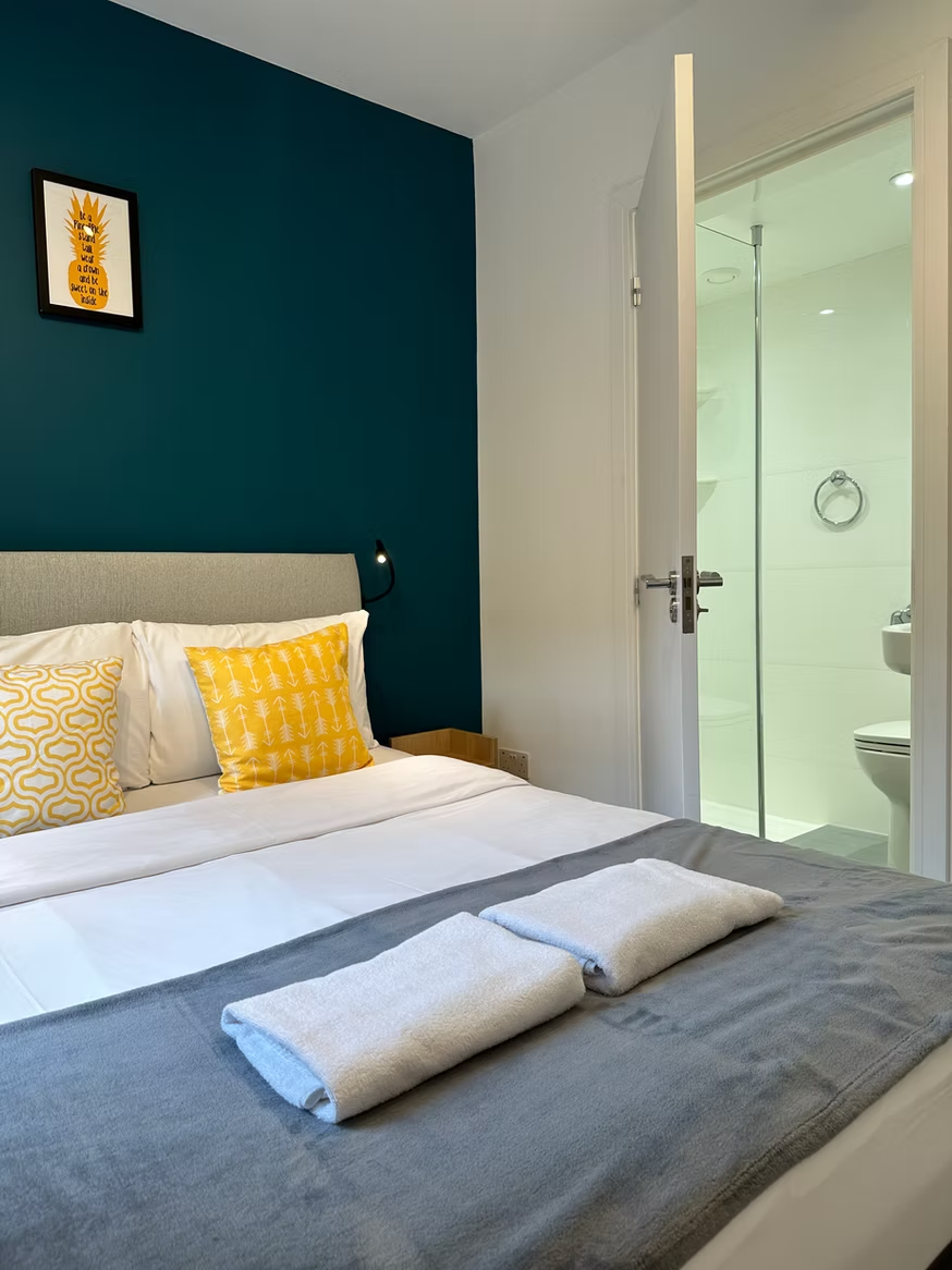 Private room with en-suite bathroom